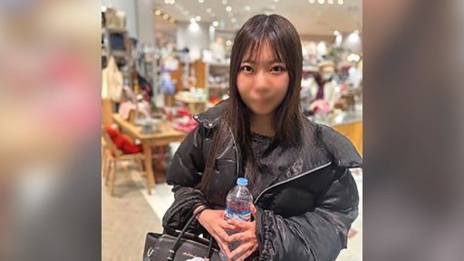 FC2PPV-4440132 Mana-chan (18 tuổi), người chưa có kinh nghiệm mặc quần dâu tây, được một chàng trai chara cho phép làm bất cứ điều gì mình muốn, thậm chí còn bị bôi kem lên trên.